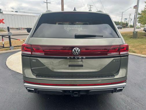 2024 Volkswagen Atlas 2.0T SE w/Technology 4MOTION