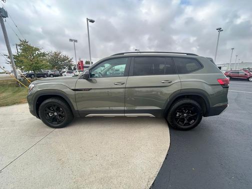 2024 Volkswagen Atlas 2.0T SE w/Technology 4MOTION