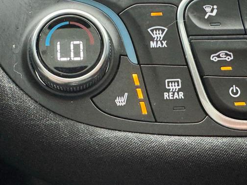 Summit White 2024 Chevrolet Malibu FWD 1LT