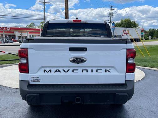 Oxford White 2024 Ford Maverick Lariat