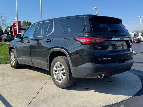 Mosaic Black Metallic 2023 Chevrolet Traverse LS