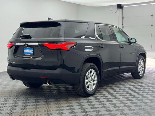 Mosaic Black Metallic 2023 Chevrolet Traverse LS