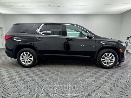 Mosaic Black Metallic 2023 Chevrolet Traverse LS