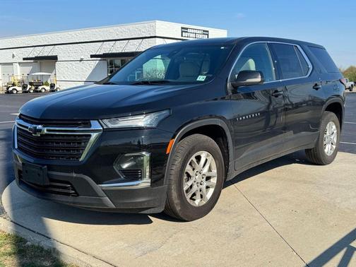 Mosaic Black Metallic 2023 Chevrolet Traverse LS