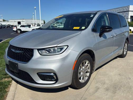 Silver Mist Clearcoat 2024 Chrysler Pacifica Touring L
