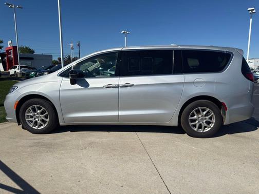 Silver Mist Clearcoat 2024 Chrysler Pacifica Touring L