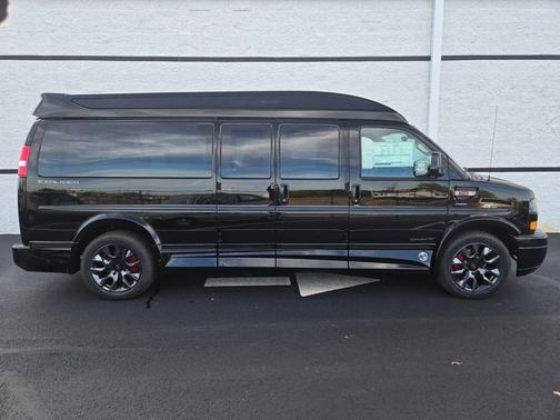 2025 GMC Savana 2500 Work Van