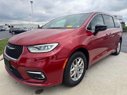 Red Hot Pearlcoat 2025 Chrysler Pacifica L