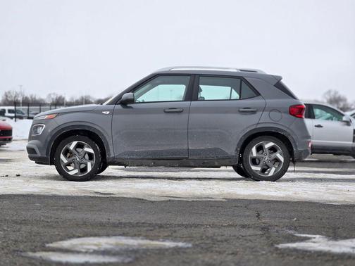 2022 Hyundai VENUE SEL