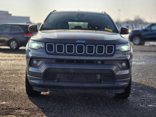 2023 Jeep Compass Latitude Lux
