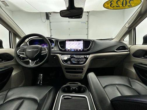 2023 Chrysler Pacifica Hybrid Touring L