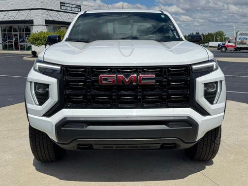 Summit White 2025 GMC Canyon Elevation