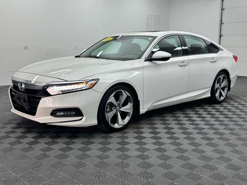 Platinum White Pearl 2018 Honda Accord Touring