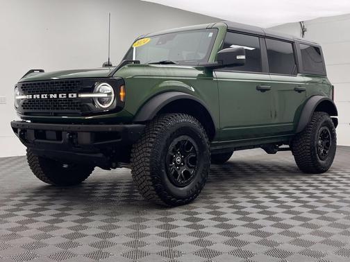 Eruption Green Metallic 2024 Ford Bronco Wildtrak
