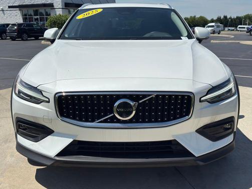 Crystal White Pearl 2025 Volvo V60 Cross Country Plus, B5 AWD Gas (mild hybrid)
