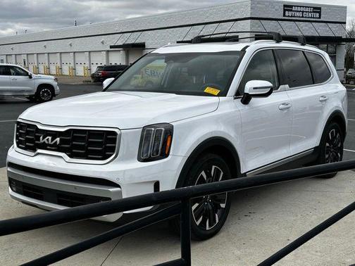 Glacial White Pearl 2024 Kia Telluride SX