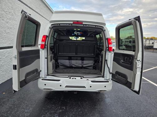 2025 GMC Savana 2500 Work Van