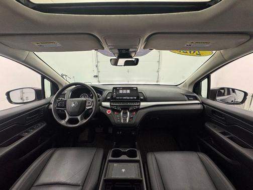 Crystal Black Pearl 2025 Honda Odyssey EX-L