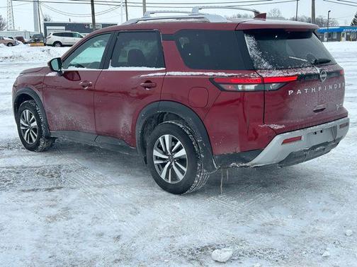 2025 Nissan Pathfinder SL 4WD