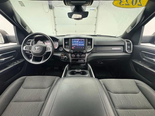 Diamond Black Crystal Pearlcoat 2023 RAM 1500 Big Horn/Lone Star