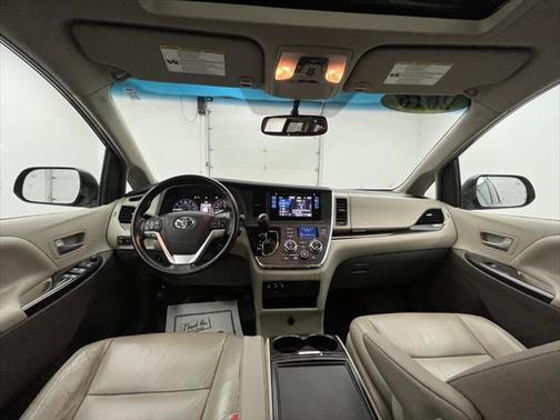 2016 Toyota Sienna XLE