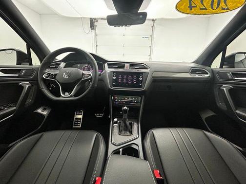2024 Volkswagen Tiguan 2.0T SE R-Line Black