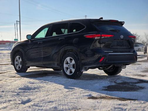2022 Toyota Highlander LE