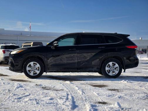 2022 Toyota Highlander LE
