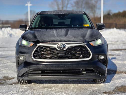 2022 Toyota Highlander LE
