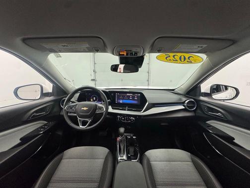 Summit White 2025 Chevrolet Trax LT
