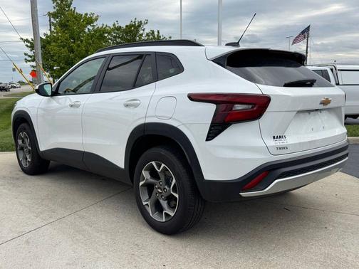 Summit White 2025 Chevrolet Trax LT