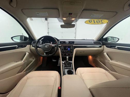 2019 Volkswagen Passat 2.0T R-Line