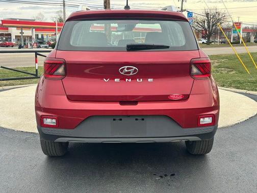 2024 Hyundai VENUE SEL