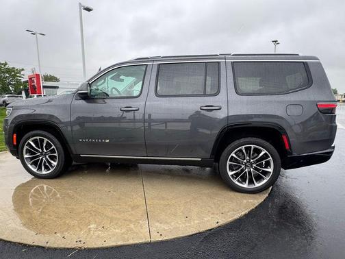 Baltic Gray Metallic Clearcoat 2022 Jeep Wagoneer Series III 4x4