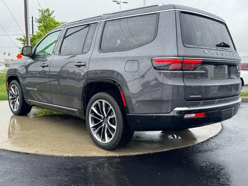 Baltic Gray Metallic Clearcoat 2022 Jeep Wagoneer Series III 4x4