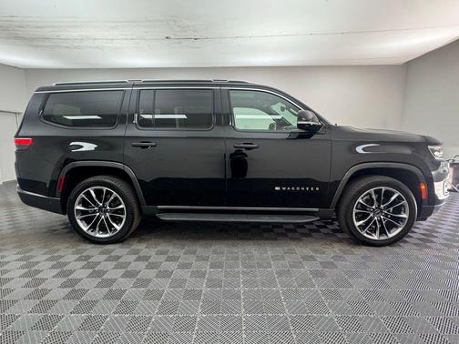Diamond Black Crystal Pearlcoat 2022 Jeep Wagoneer Series II 4x4