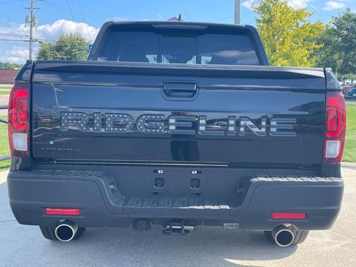 Crystal Black Pearl 2025 Honda Ridgeline RTL