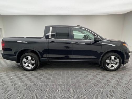 Crystal Black Pearl 2025 Honda Ridgeline RTL