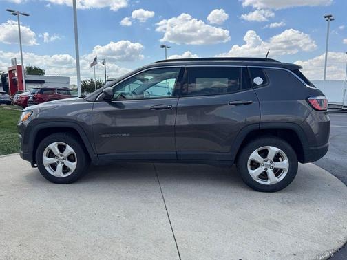 Granite Crystal Metallic Clearcoat 2018 Jeep Compass Latitude