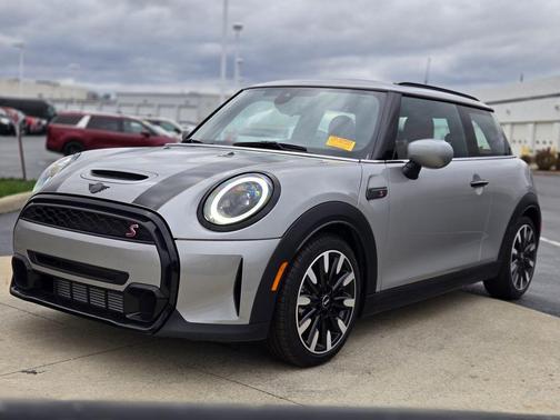 2024 MINI Hardtop Iconic