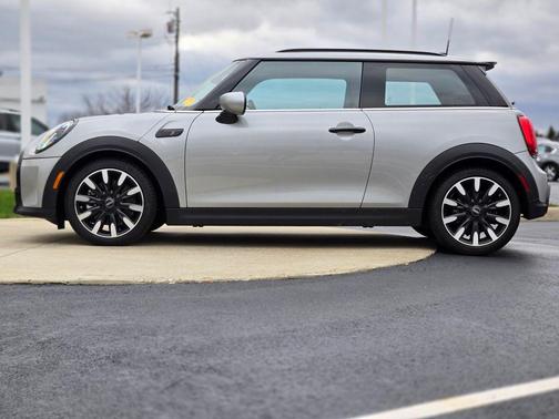 2024 MINI Hardtop Iconic