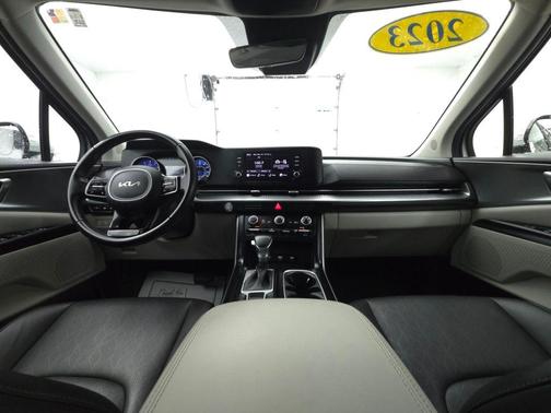 2023 Kia Carnival LX