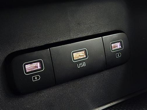 2023 Kia Carnival LX