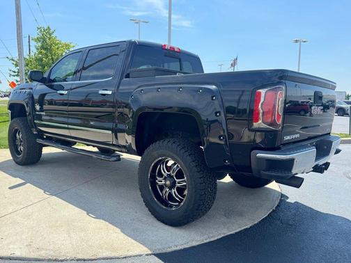 Onyx Black 2017 GMC Sierra 1500 SLT