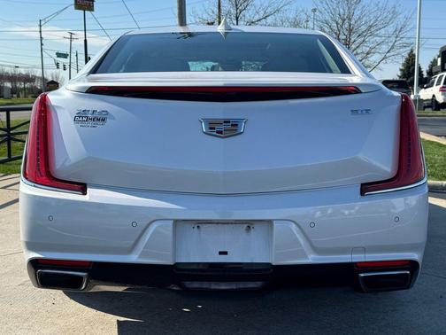 Crystal White Tricoat 2018 Cadillac XTS Luxury