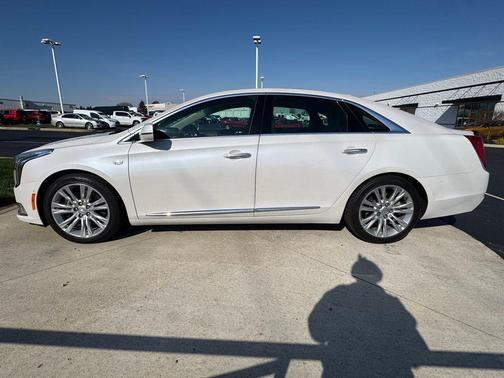 Crystal White Tricoat 2018 Cadillac XTS Luxury