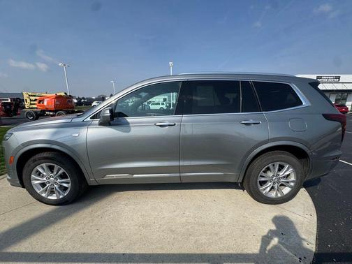 Argent Silver Metallic 2025 Cadillac XT6 Luxury AWD