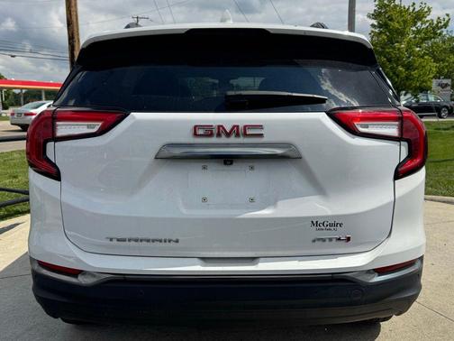 Summit White 2022 GMC Terrain AWD AT4