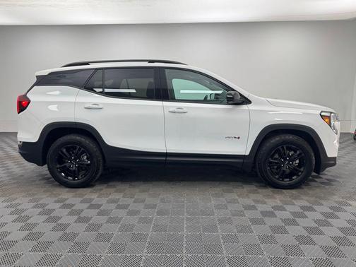 Summit White 2022 GMC Terrain AWD AT4