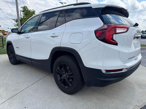 Summit White 2022 GMC Terrain AWD AT4